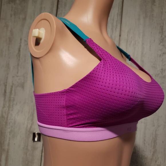 Victoria's Secret - VSX Seamless Sports Bra - Picture 3 of 5